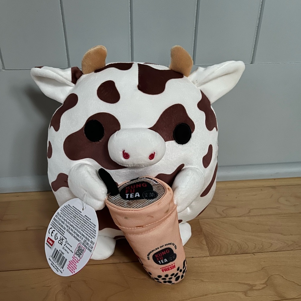 Snackles Series 2 Bonnie Cow and Kung Fu Tea 8” NWT
